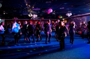 Volle dansvloer bij de classic party van Rolando