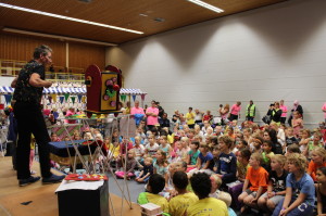 Kindershow van Rolando in Sportcentrum de Veur in Zoetermeer